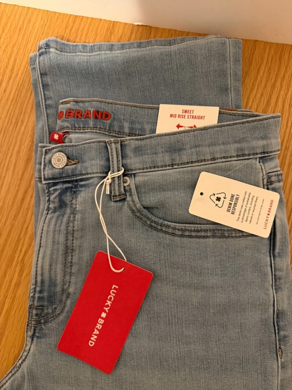 Lucky Brand Light Blue Skinny Jeans with Red Tag - Picture 2 of 7